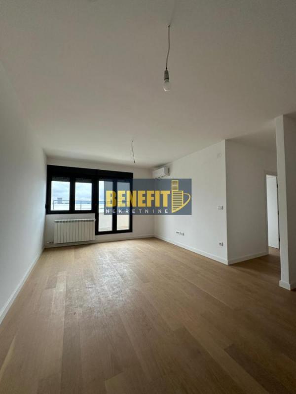 Stan na prodaju u Beogradu, Cerak, troiposoban, 88m2, cena 266000 evra