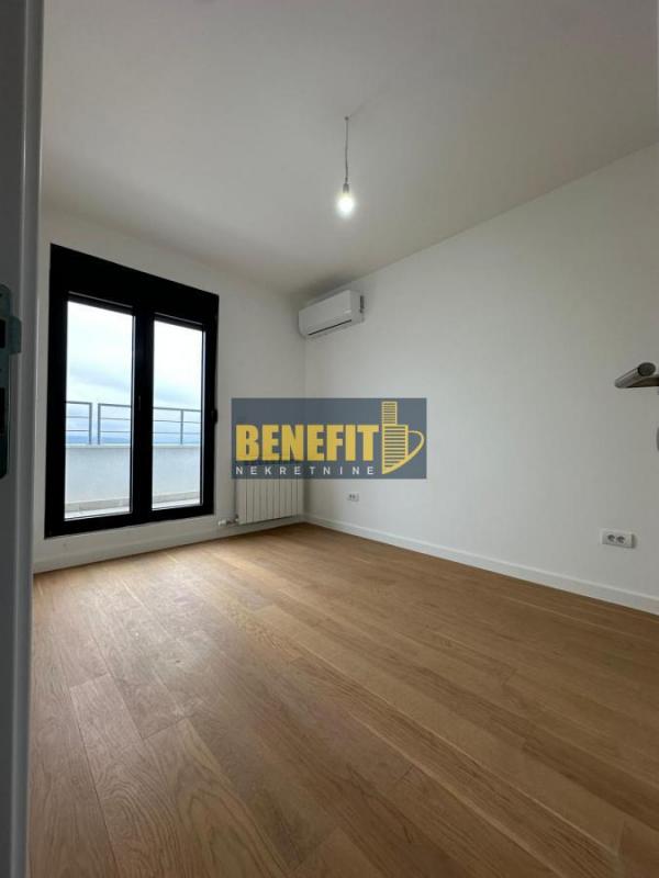 Stan na prodaju u Beogradu, Cerak, troiposoban, 88m2, cena 266000 evra