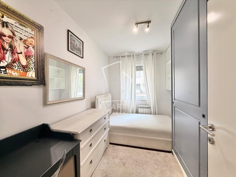 Stan na prodaju u Beogradu, Vukov spomenik, dvoiposoban, 53m2, cena 215000 evra
