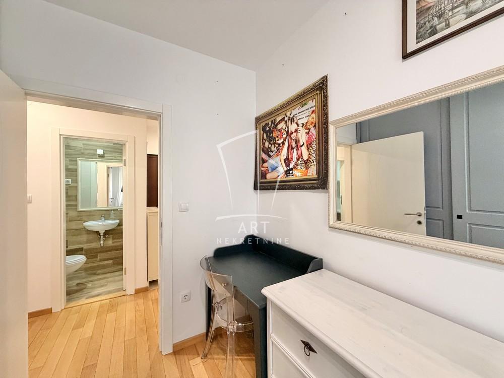 Stan na prodaju u Beogradu, Vukov spomenik, dvoiposoban, 53m2, cena 215000 evra