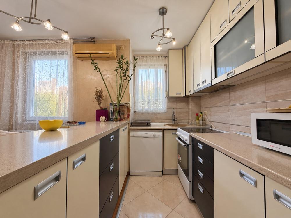 Stan na prodaju u Beogradu, Ledine, dvoiposoban, 55m2, cena 141000 evra