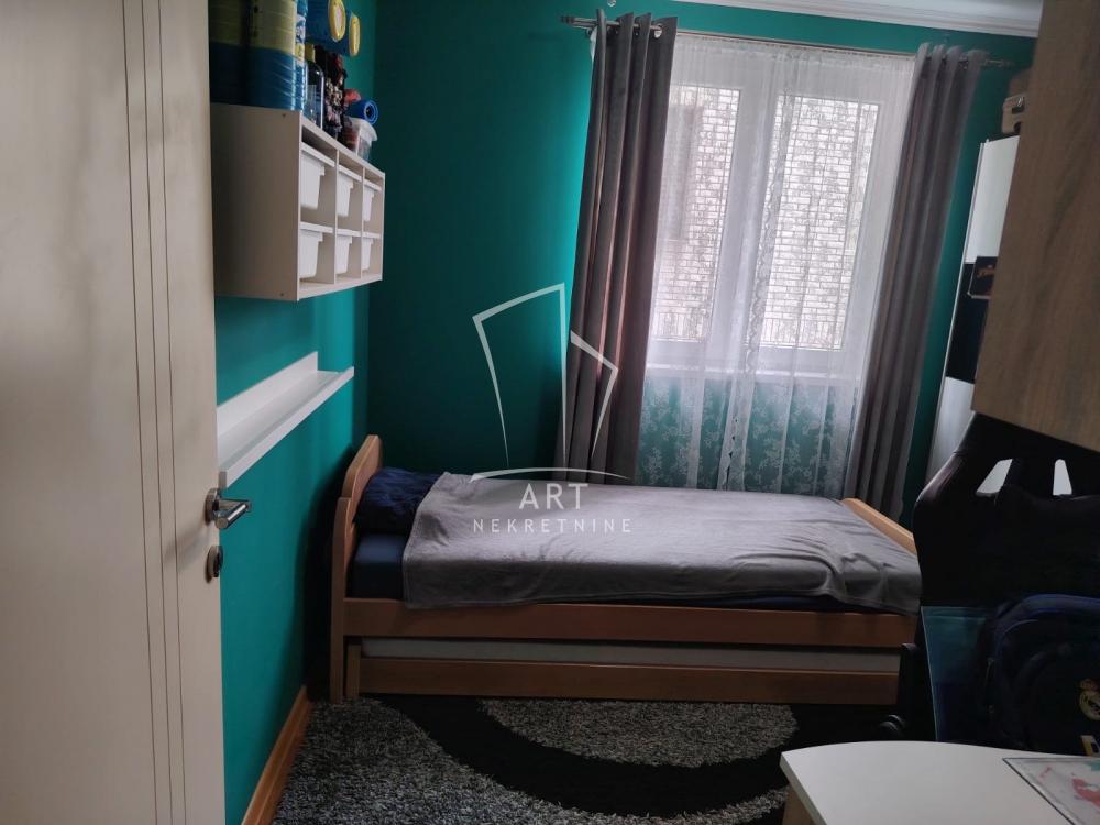 Stan na prodaju u Beogradu, Borča, dvoiposoban, 51m2, cena 125000 evra