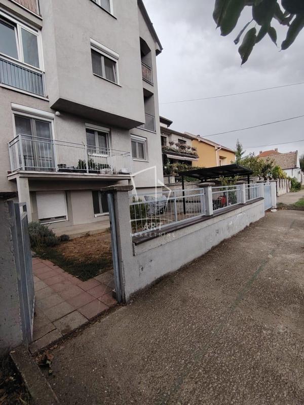 Stan na prodaju u Beogradu, Borča, dvoiposoban, 51m2, cena 125000 evra