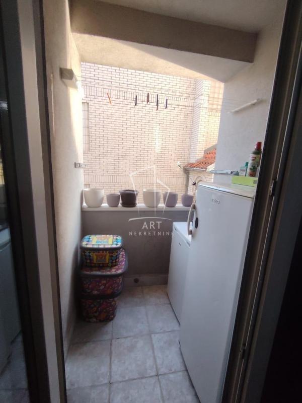 Stan na prodaju u Beogradu, Borča, dvoiposoban, 51m2, cena 125000 evra