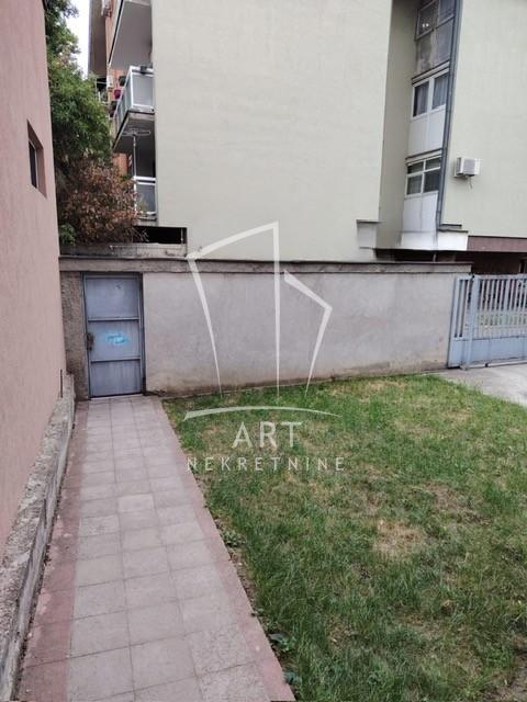 Stan na prodaju u Beogradu, Borča, dvoiposoban, 51m2, cena 125000 evra