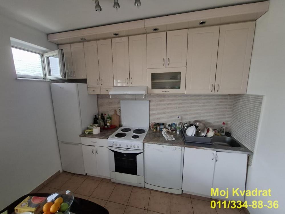 Stan na prodaju u Beogradu, Autokomanda, troiposoban, 80m2, cena 255000 evra