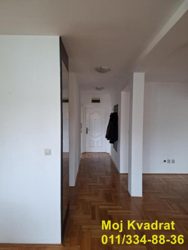 Stan na prodaju u Beogradu, Autokomanda, troiposoban, 80m2, cena 255000 evra