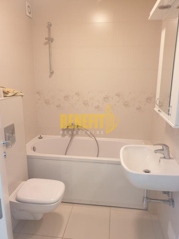 Stan na prodaju u Beogradu, Novi Beograd blok 67A (Belvile), trosoban, 58m2, cena 290000 evra