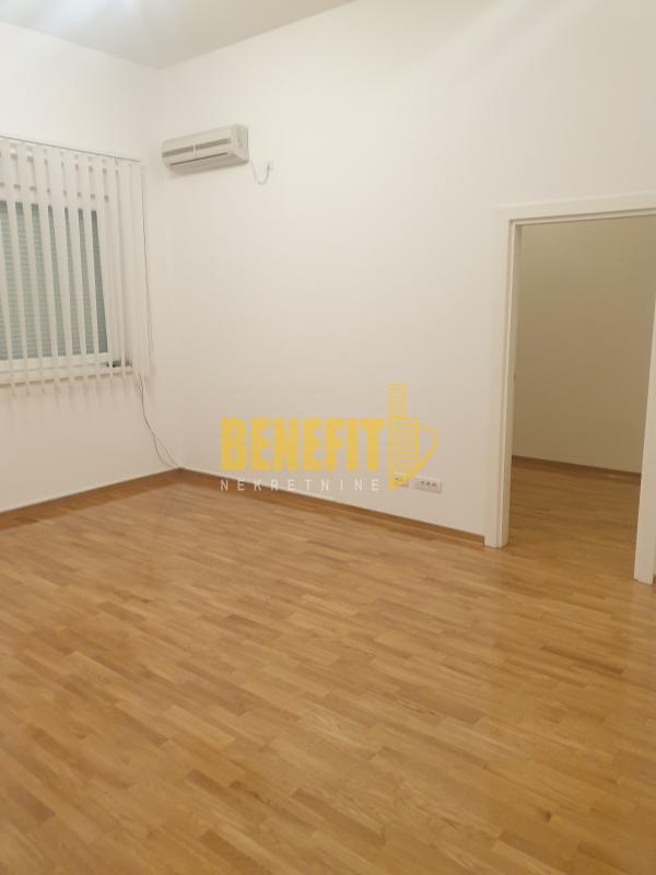 Stan na prodaju u Beogradu, Novi Beograd blok 67A (Belvile), trosoban, 58m2, cena 290000 evra