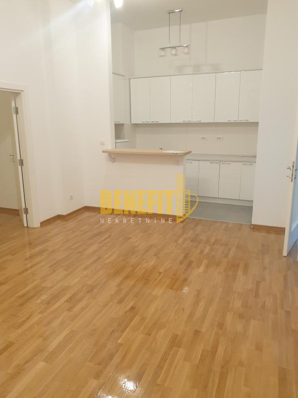 Stan na prodaju u Beogradu, Novi Beograd blok 67A (Belvile), trosoban, 58m2, cena 290000 evra