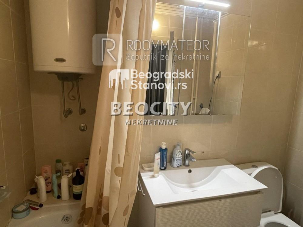 Stan na prodaju u Beogradu, Novi Beograd blok 12 (YUBC), jednoiposoban, 75m2, cena 315000 evra