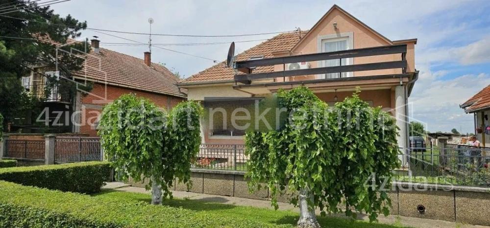 Stan na prodaju u Beogradu, Boljevci, 175m2, cena 185000 evra