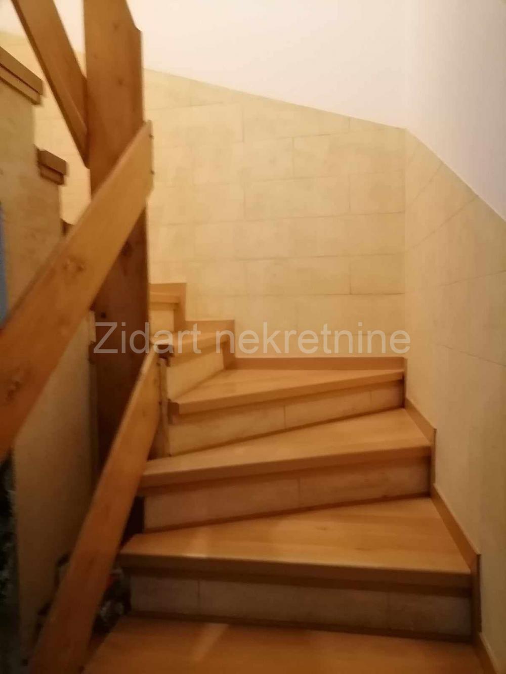 Stan na prodaju u Beogradu, Batajnica, cetvorosoban, 85m2, cena 185000 evra