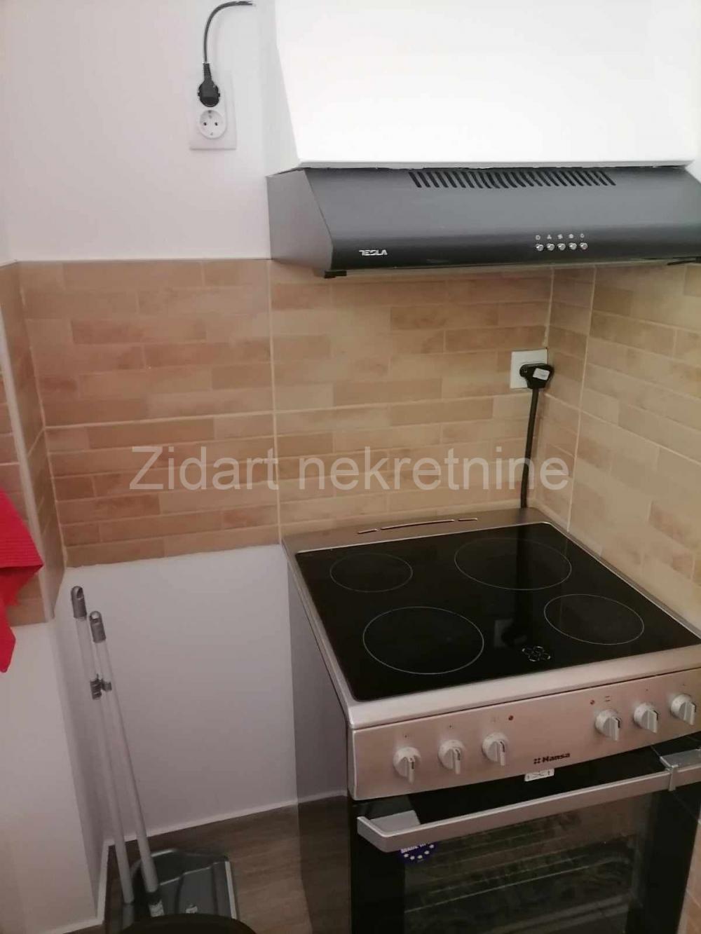 Stan na prodaju u Beogradu, Batajnica, cetvorosoban, 85m2, cena 185000 evra