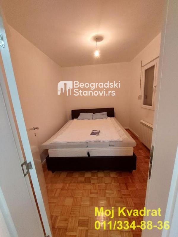 Stan na prodaju u Beogradu, Novi Beograd blok 8A (Paviljoni), dvoiposoban, 59m2, cena 194700 evra