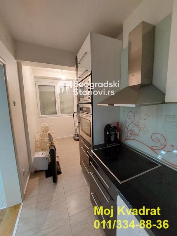 Stan na prodaju u Beogradu, Novi Beograd blok 8A (Paviljoni), dvoiposoban, 59m2, cena 194700 evra