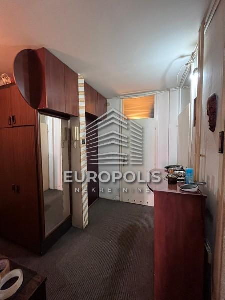 Stan na prodaju u Beogradu, Zemun, trosoban, 76m2, cena 219000 evra