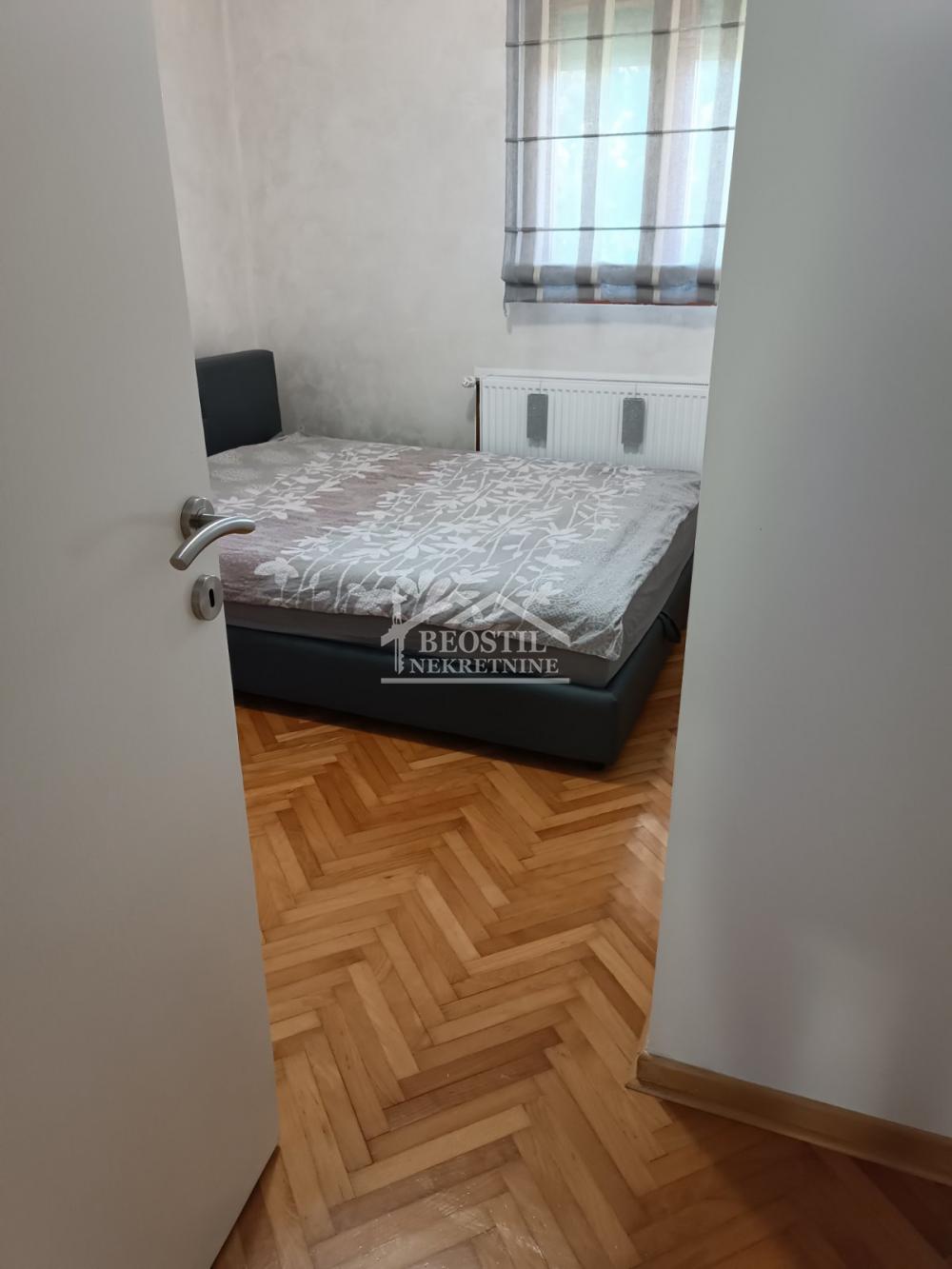 Stan na prodaju u Beogradu, Novi Grad, trosoban, 60m2, cena 153000 evra