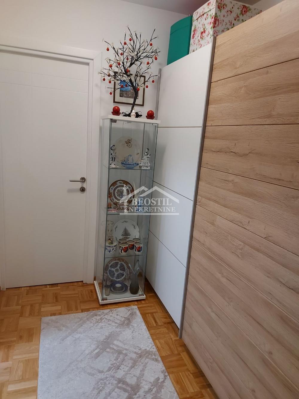 Stan na prodaju u Beogradu, Novi Beograd, dvoiposoban, 60m2, cena 184000 evra