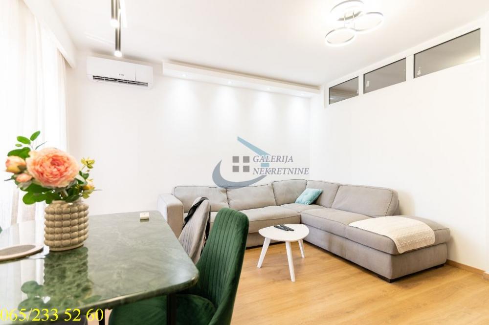 Stan na prodaju u Beogradu, Vračar, trosoban, 60m2, cena 252000 evra