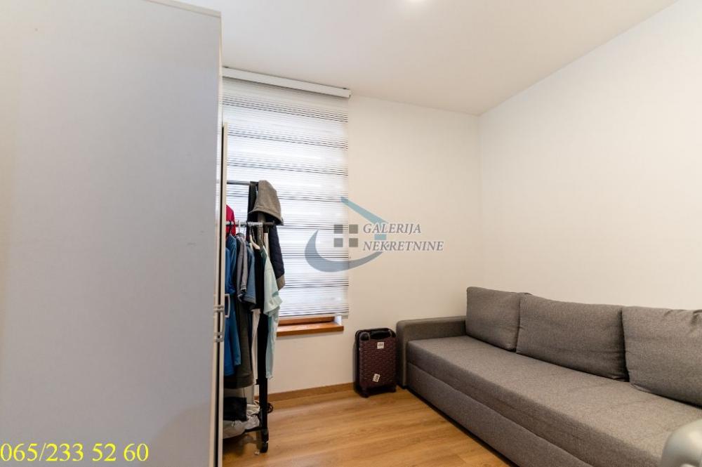 Stan na prodaju u Beogradu, Vračar, trosoban, 60m2, cena 252000 evra
