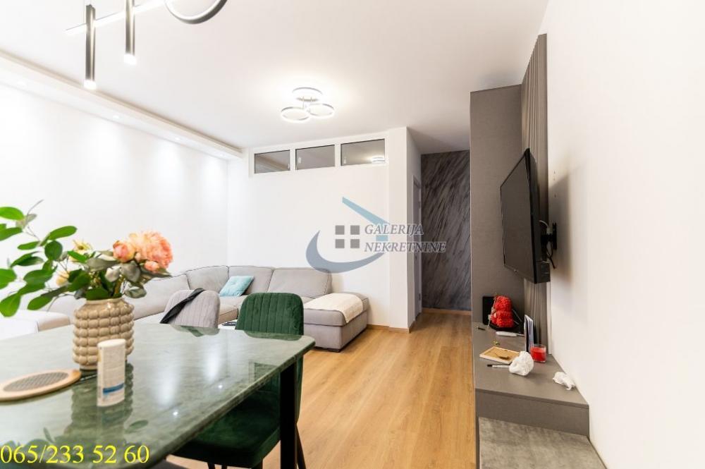 Stan na prodaju u Beogradu, Vračar, trosoban, 60m2, cena 250000 evra