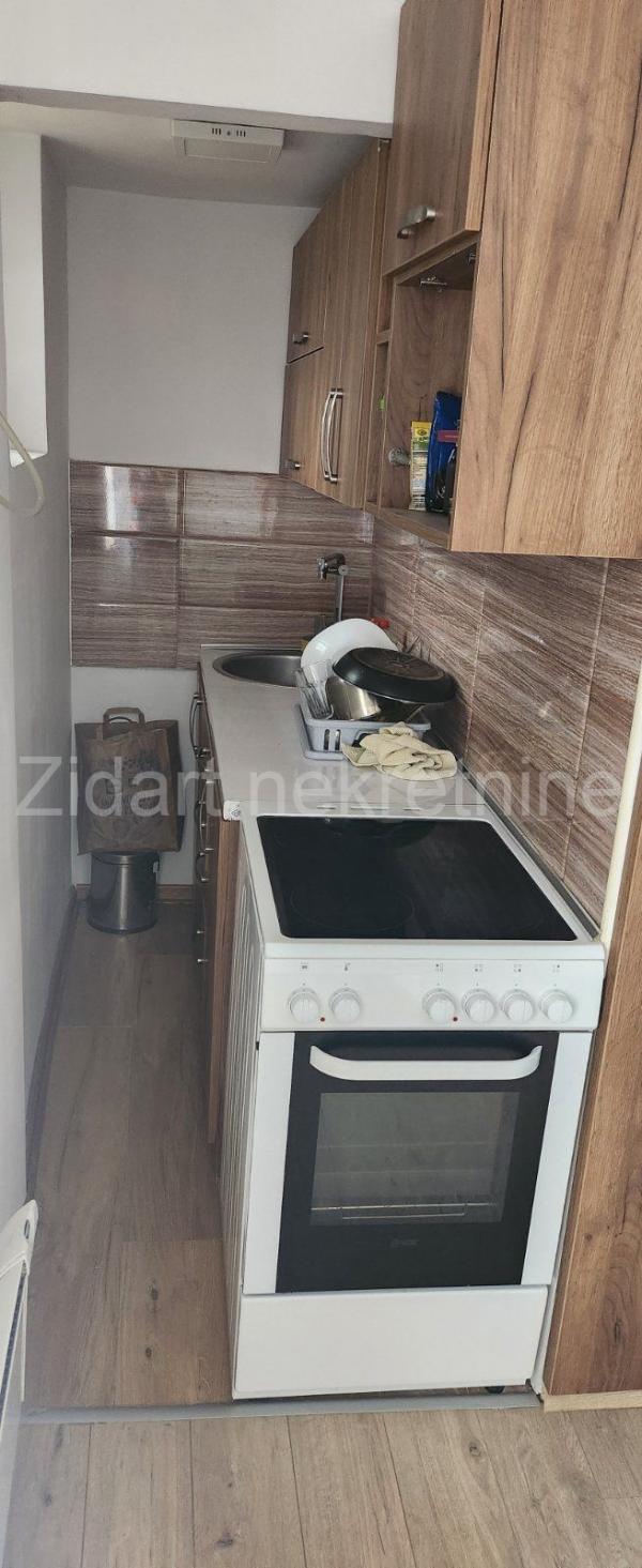 Stan na prodaju u Beogradu, Novi Beograd blok 8 (Paviljoni), trosoban, 53m2, cena 139900 evra