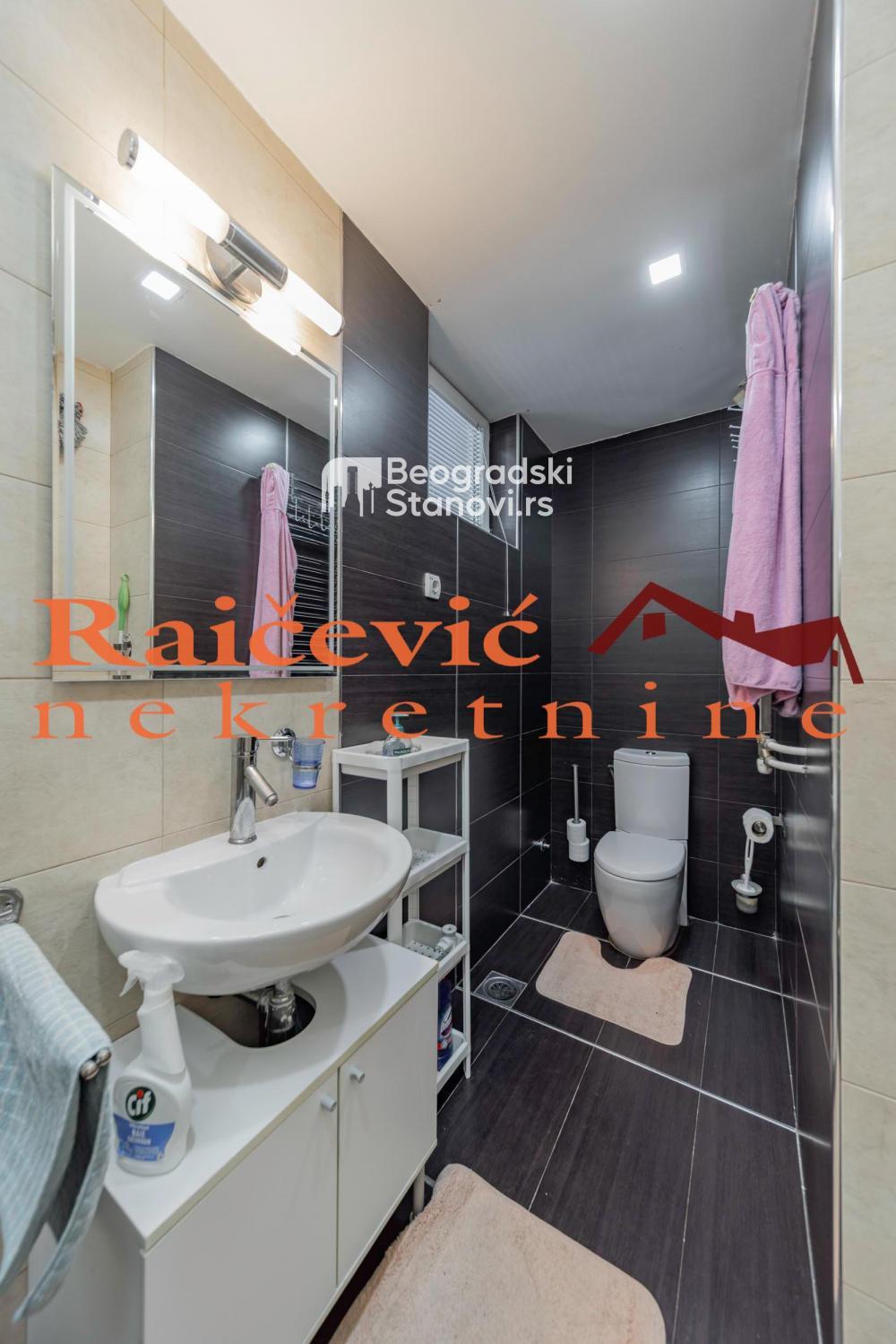 Stan na prodaju u Beogradu, Đeram pijaca, cetvorosoban, 160m2, cena 365000 evra
