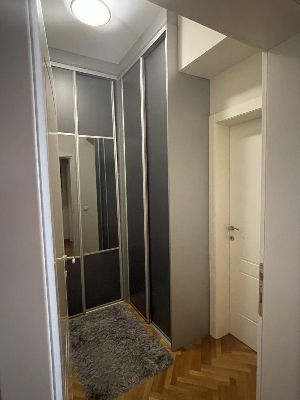 Stan na prodaju u Beogradu, Novi Beograd blok 12 (YUBC), dvosoban, 75m2, cena 275000 evra