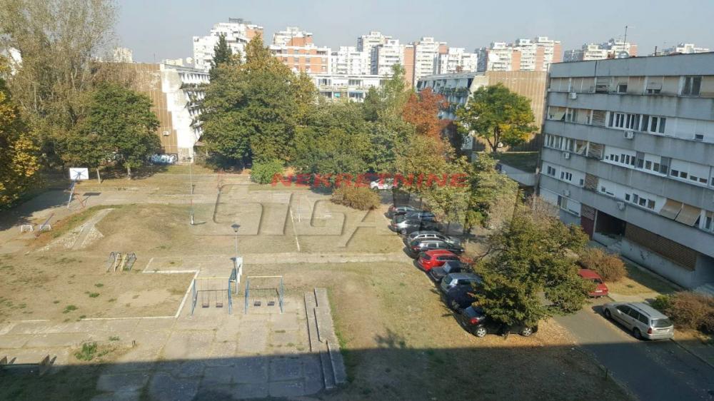 Stan na prodaju u Beogradu, Novi Beograd blok 70 (Kineski TC), dvoiposoban, 70m2, cena 250000 evra