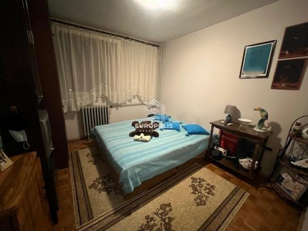 Stan na prodaju u Beogradu, Novi Beograd blok 28 (Potkovica), trosoban, 70m2, cena 187800 evra