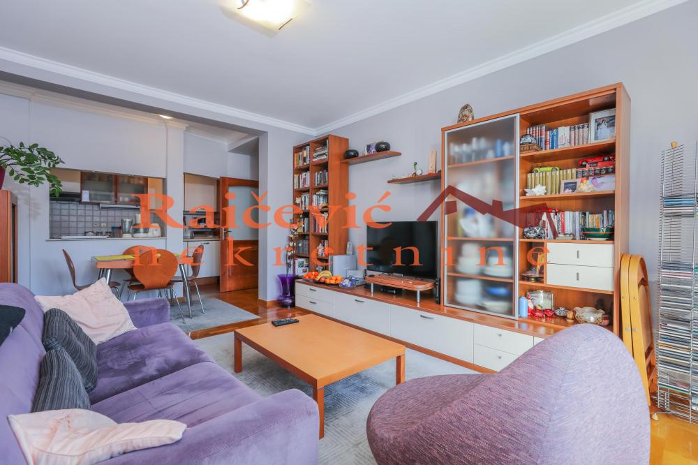 Stan na prodaju u Beogradu, Voždovac, cetvorosoban, 86m2, cena 240000 evra