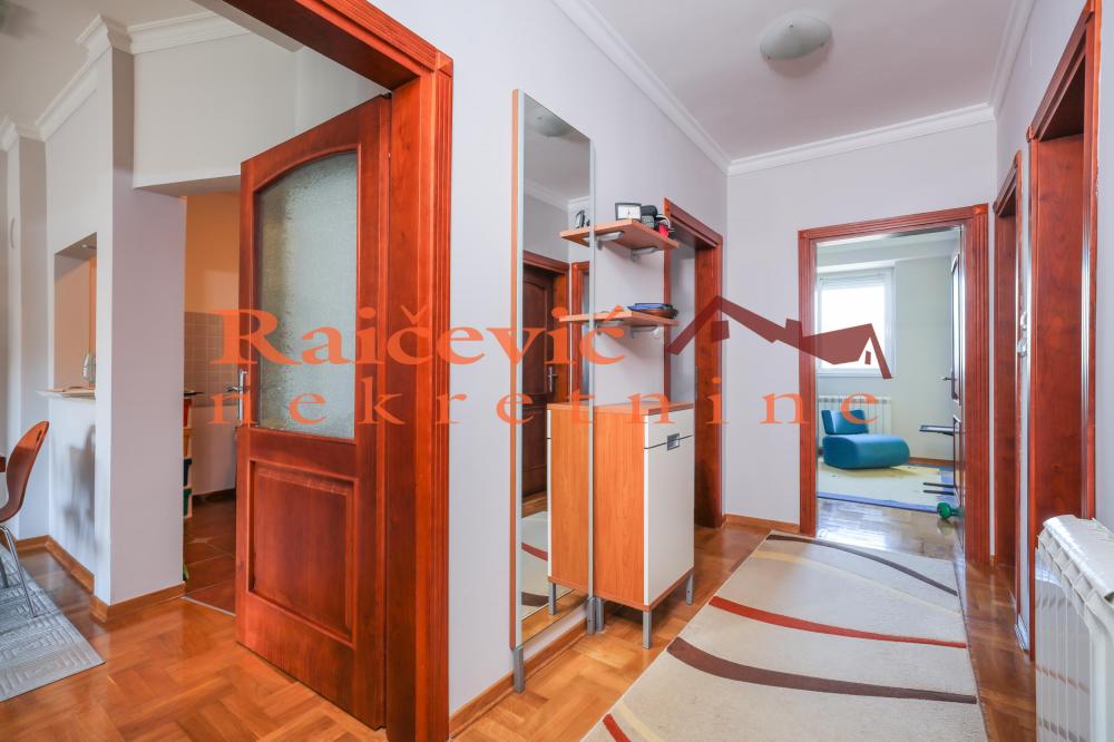 Stan na prodaju u Beogradu, Voždovac, cetvorosoban, 86m2, cena 240000 evra