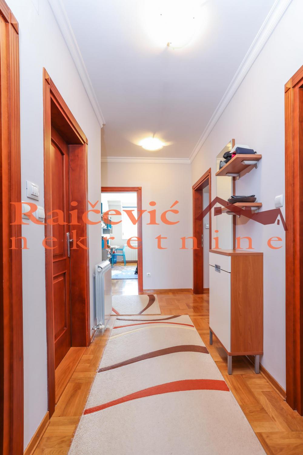 Stan na prodaju u Beogradu, Voždovac, cetvorosoban, 86m2, cena 240000 evra