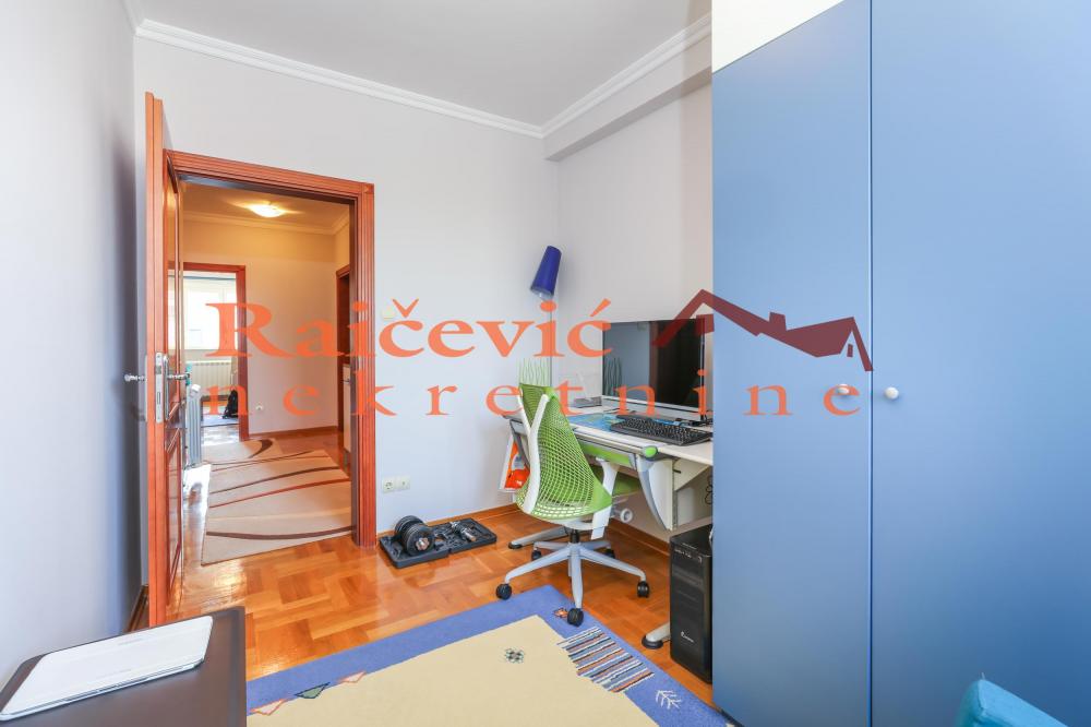 Stan na prodaju u Beogradu, Voždovac, cetvorosoban, 86m2, cena 240000 evra