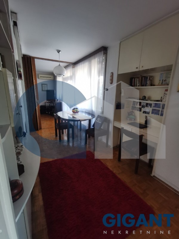 Stan na prodaju u Beogradu, Novi Beograd, trosoban, 75m2, cena 285600 evra