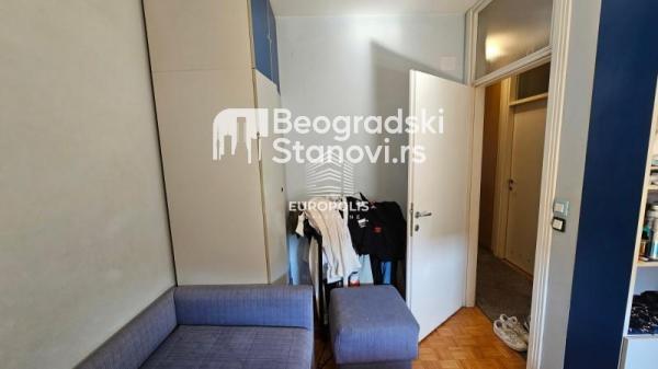 Stan na prodaju u Beogradu, Novi Beograd blok 11 (Hotel Jugoslavija), cetvorosoban, 90m2, cena 315000 evra