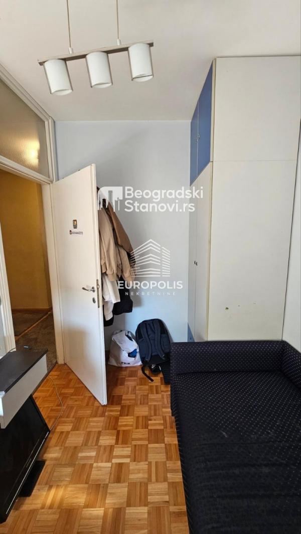 Stan na prodaju u Beogradu, Novi Beograd blok 11 (Hotel Jugoslavija), cetvorosoban, 90m2, cena 315000 evra