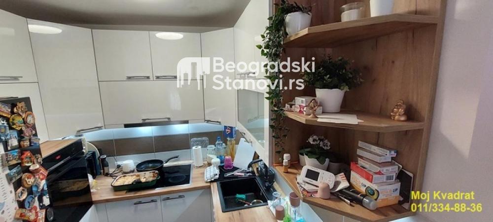 Stan na prodaju u Beogradu, Ledine, dvoiposoban, 58m2, cena 118500 evra