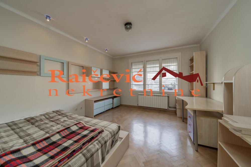 Stan na prodaju u Beogradu, Zeleni venac, trosoban, 72m2, cena 225000 evra