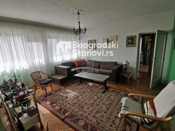 Stan na prodaju u Beogradu, Novi Beograd blok 33 (Genex kula), troiposoban, 90m2, cena 270000 evra