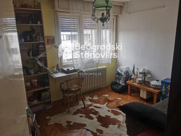 Stan na prodaju u Beogradu, Novi Beograd blok 33 (Genex kula), troiposoban, 90m2, cena 270000 evra