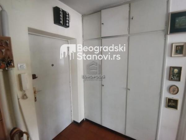 Stan na prodaju u Beogradu, Novi Beograd blok 33 (Genex kula), troiposoban, 90m2, cena 270000 evra