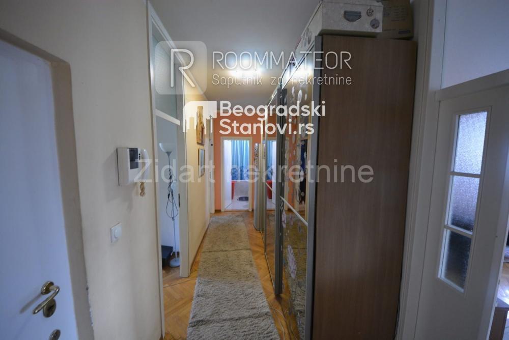 Stan na prodaju u Beogradu, Novi Beograd blok 31 (Merkator), dvoiposoban, 79m2, cena 250000 evra