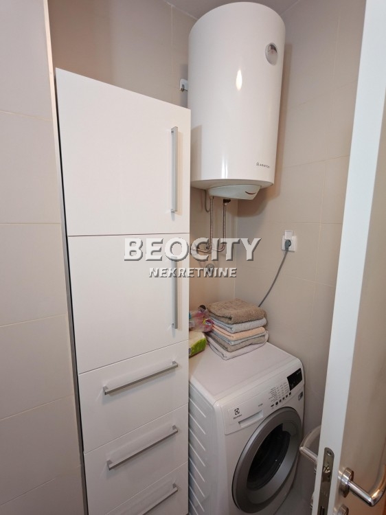 Stan na prodaju u Beogradu, Novi Beograd blok 67A (Belvile), jednoiposoban, 62m2, cena 249000 evra